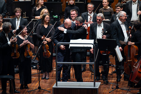 Komponist Manfred Trojahn (l.) und Chefdirigent Gerrit Prießnitz_01 | © WE FEEL