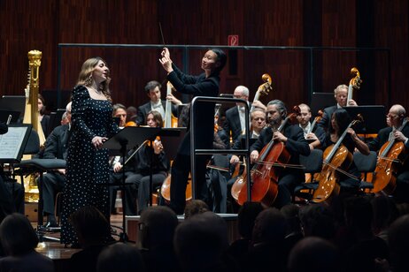 Dirigentin Tianyi Lu, Tiroler Symphonieorchester Innsbruck | © WE FEEL