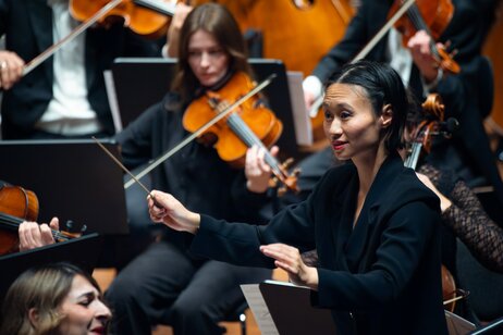 Dirigentin Tianyi Lu | © WE FEEL