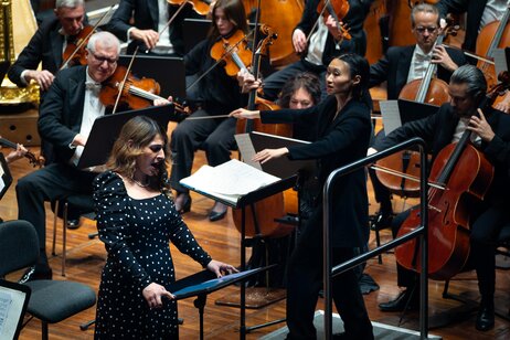 Mezzosopran Bella Adamova, Dirigentin Tianyi Lu, Tiroler Symphonieorchester Innsbruck | © WE FEEL