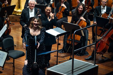 Mezzosopran Bella Adamova, Dirigentin Tianyi Lu, Tiroler Symphonieorchester Innsbruck | © WE FEEL