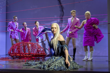 Oliver Sailer (Truffaldin), William Blake (Scaramuccio), Jason Lee (Brighella), Anna Gabler (Ariadne), Benjamin Chamandy (Harlekin), Annina Wachter (Zerbinetta) | © Birgit Gufler