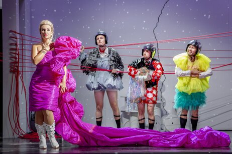 Annina Wachter (Zerbinetta), Oliver Sailer (Truffaldin), William Blake (Scaramuccio), Jason Lee (Brighella) | © Birgit Gufler