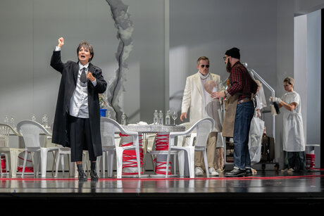Camilla Lehmeier (Komponist), Florian Stern (Tenor), William Tyler Clark (Perückenmacher) | © Toni Suter Camilla Lehmeier (Komponist), Florian Stern (Tenor), William Tyler Clark (Perückenmacher) | © Toni Suter