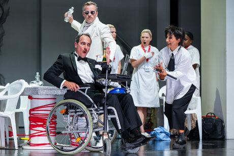 Christoph Kail (Haushofmeister), Florian Stern (Tenor), Camilla Lehmeier (Komponist), Anastasia Lerman (Echo), Hazel Neighbour (Najade), Abongile Fumba (Dryade) | © Toni Suter