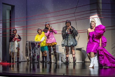 William Blake (Scaramuccio), Jason Lee (Brighella), Benjamin Chamandy (Harlekin), Oliver Sailer (Truffaldin), Annina Wachter (Zerbinetta)