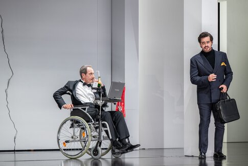 Christoph Kail (Haushofmeister), Jacob Phillips (Musiklehrer)