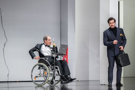 Christoph Kail (Haushofmeister), Jacob Phillips (Musiklehrer) | © Toni Suter Christoph Kail (Haushofmeister), Jacob Phillips (Musiklehrer) | © Toni Suter