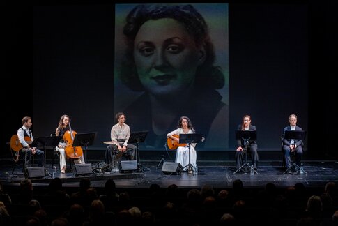 Jannis Raptis, Cristina Basili, Jasmin Meiri-Brauer, Timna Brauer, Marion Reiser & Kristoffer Nowak