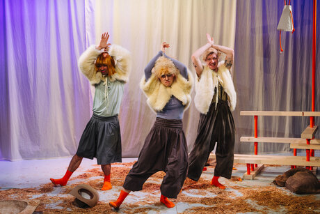 Max Gnant, Nora Winkler, Charlie Rackwitz | © Amir Kaufmann Max Gnant, Nora Winkler, Charlie Rackwitz | © Amir Kaufmann