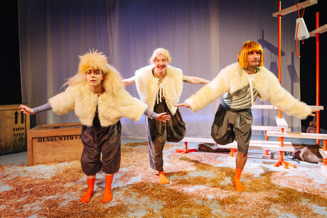 Nora Winkler, Charlie Rackwitz, Max Gnant | © Amir Kaufmann Nora Winkler, Charlie Rackwitz, Max Gnant | © Amir Kaufmann