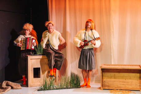 Nora Winkler, Charlie Rackwitz, Max Gnant | © Amir Kaufmann Nora Winkler, Charlie Rackwitz, Max Gnant | © Amir Kaufmann