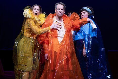 Marie-Therese Futterknecht (Aloisia), Kristoffer Nowak (Prospero), Petra Alexandra Pippan (Gonni)