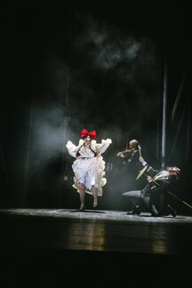 Laetitia Toursarkissian (Emma), Eleonora Golubkowa (Musikerin), Tommy Fischnaller-Wachtler (Georg)