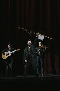 Medina Rekic (Musikerin), Kristoffer Nowak (Hans), Eleonora Golubkowa (Musikerin) | © Marcella Ruiz Cruz