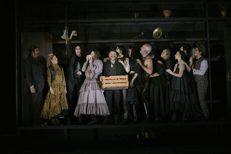 Philipp Rudig (Plutzerkern), Ulrike Lasta (Flora Baumscheer), Florian Granzner (Titus Feuerfuchs), Marion Reiser (Constantia), Kristoffer Nowak (Hans), Fischnaller-Wachtler (Christoph), Laetitia Toursarkissian (Hannerl), Peter Lechner (Gärtner), Irene Licha (Gärtnerin), Maria Kröll (Gärtnerin), Valentina Wackerle (Gärtnerin), Victoria Schiffer (Bauernmädchen), Carlos la Cruz (Bauernbursche) | © Marcella Ruiz Cruz