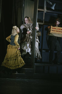 Ulrike Lasta (Flora Baumscheer), Marion Reiser (Contantia), Kristoffer Nowak (Hans) | © Marcella Ruiz Cruz