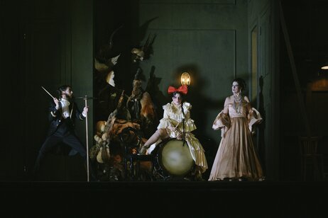 Tommy Fischnaller-Wachtler (Georg), Laetitia Toursarkissian (Emma), Marie-Therese Futterknecht (Frau von Cypressenburg)