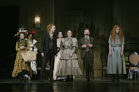 Ulrike Lasta (Flora Baumscheer), Laetitia Toursarkissian (Emma), Florian Granzner (Titus Feuerfuchs), Marie-Therese Futterknecht (Frau von Cypressenburg), Marion Reiser (Contantia), Kristoffer Nowak (Spund), Julia Posch (Salome Pockerl) | © Marcella Ruiz Cruz