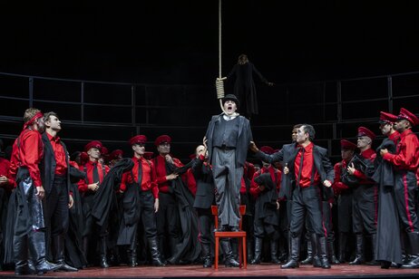 Erwin Belakowitsch (Schöffe), Alexey Sayapin (Peter), William Blake (Miroslav), Florian Stern (Matěj Brouček), Esewu Nobela (Vojta), Qi Wang (Vacek) & Chor | © Wagner-Strauss