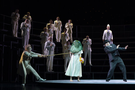 Marcel Brunner (Mondkristan), Hazel Neighbour (Etherea), Florian Stern (Matěj Brouček) & Chor | © Wagner-Strauss Marcel Brunner (Mondkristan), Hazel Neighbour (Etherea), Florian Stern (Matěj Brouček) & Chor | © Wagner-Strauss