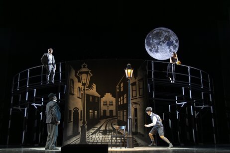 Alexey Sayapin (Mazal), Florian Stern (Matěj Brouček), Anastasia Lerman (Piccolo) & Hazel Neighbour (Malinka) | © Wagner-Strauss