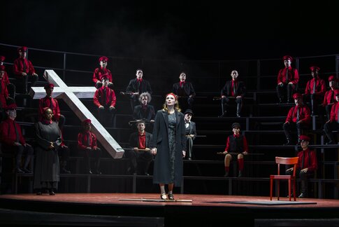 Abongile Fumba (Kedruta), Hazel Neighbour (Kunka), Ensemble & Chor