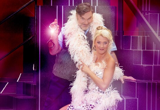 Susanne Langbein als Rosalinde und Martin Leutgeb als Frosch