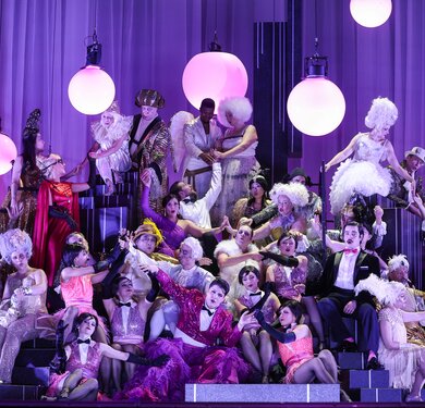 Ensemble, Chor und Tänzerinnen