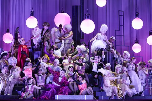 Ensemble, Chor und Tänzerinnen