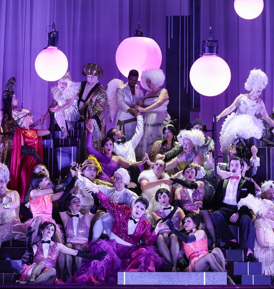 Ensemble, Chor und Tänzerinnen