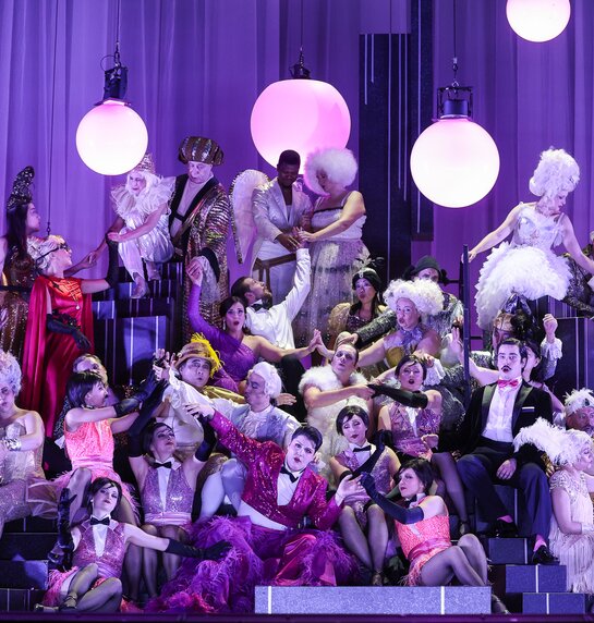 Ensemble, Chor und Tänzerinnen