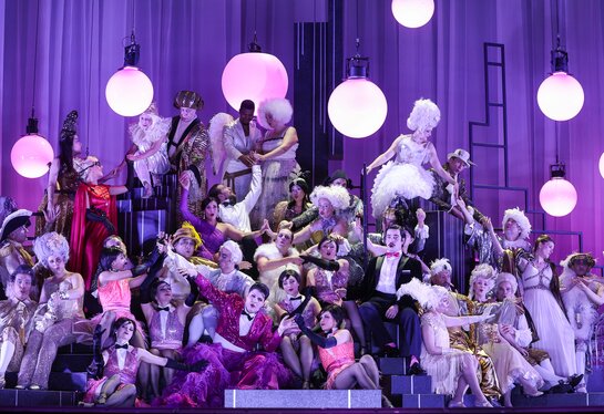 Ensemble, Chor und Tänzerinnen