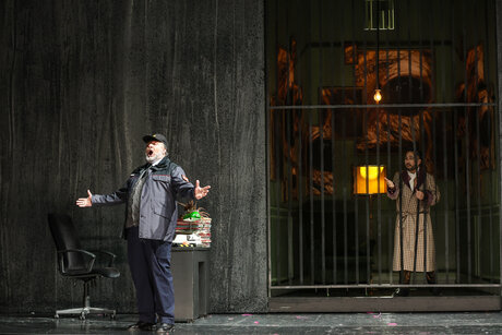 Martin Leutgeb (Frosch), Jason Lee (Alfred) | © Barbara Palffy Martin Leutgeb (Frosch), Jason Lee (Alfred) | © Barbara Palffy