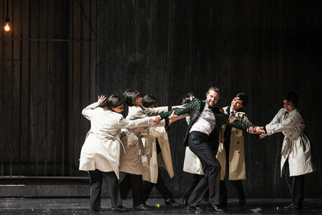 Benjamin Chamandy (Frank), Tänzerinnen | © Barbara Palffy Benjamin Chamandy (Frank), Tänzerinnen | © Barbara Palffy