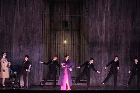 Bernadette Müller (Ida), Benjamin Chamandy (Frank), Annina Wachter (Adele), Tänzerinnen | © Barbara Palffy Bernadette Müller (Ida), Benjamin Chamandy (Frank), Annina Wachter (Adele), Tänzerinnen | © Barbara Palffy