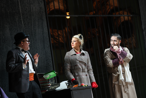 Florian Stern (Eisenstein), Susanne Langbein (Rosalinde), Jason Lee (Alfred)