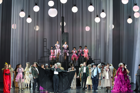 Susanne Langbein (Rosalinde), Bernadette Müller (Ida),Florian Stern (Eisenstein), Jacob Philips (Dr. Falke), Benjamin Chamandy (Frank), Martin Leutgeb (Frosch), Jason Lee (Alfred), Bernarda Klinar (Orlofsky), Jakob Nistler (Dr. Blind), Chor, Tänzerinnen