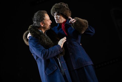 Stefan Riedl (Boris Annenkow), Tommy Fischnaller-Wachtler (Iwan Kaljajew)