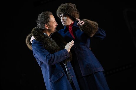 Stefan Riedl (Boris Annenkow), Tommy Fischnaller-Wachtler (Iwan Kaljajew)