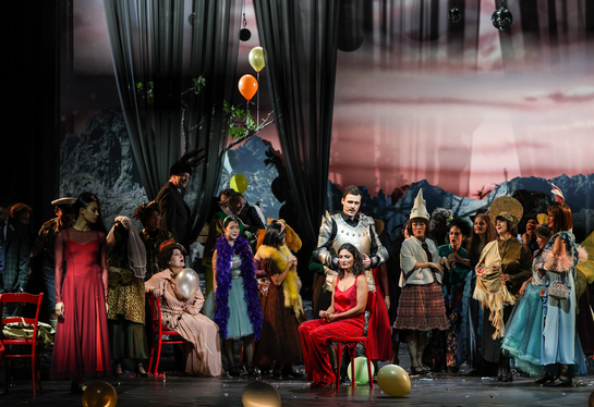 Camilla Lehmeier (Dulcinée), Oliver Sailer (Don Quichotte), Tanzensemble & Chor