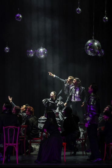 Qiong Wu (Garcias), Hazel Neighbour (Pedro), Jakob Nistler (Rodriguez), Julien Horbatuk (Juan) & Chor | © Barbara Pálffy