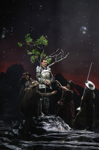 Julien Horbatuk (Juan), Jakob Nistler (Rodriguez), Oliver Sailer (Don Quichotte), Qiong Wu (Garcias) & Hazel Neighbour (Pedro) | © Barbara Pálffy Julien Horbatuk (Juan), Jakob Nistler (Rodriguez), Oliver Sailer (Don Quichotte), Qiong Wu (Garcias) & Hazel Neighbour (Pedro) | © Barbara Pálffy