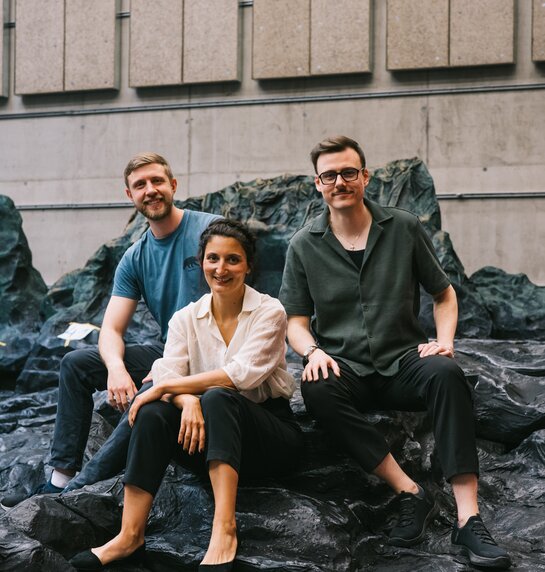 Benjamin Chamandy (Sancho), Camilla Lehmeier (Dulcinée) und Oliver Sailer (Don Quichotte) bei der Konzeptionsprobe. | © Leon Arévalo Benjamin Chamandy (Sancho), Camilla Lehmeier (Dulcinée) und Oliver Sailer (Don Quichotte) bei der Konzeptionsprobe. | © Leon Arévalo