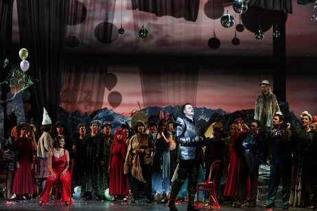 Camilla Lehmeier (Dulcinée), Oliver Sailer (Don Quichotte), Benjamin Chamandy (Sancho) & Chor | © Barbara Pálffy