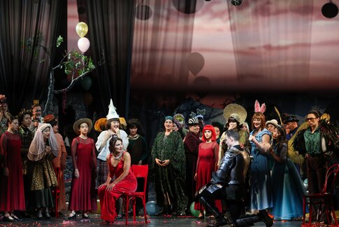 Camilla Lehmeier (Dulcinée), Oliver Sailer (Don Quichotte), Hazel Neighbour (Pedro) & Chor