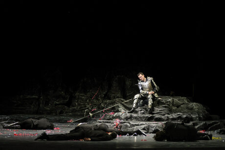 Oliver Sailer (Don Quichotte) & Tanzensemble | © Barbara Pálffy Oliver Sailer (Don Quichotte) & Tanzensemble | © Barbara Pálffy