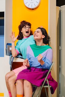 Elena-Maria Knapp (Sandra), Laetitia Toursarkissian (Gabi)