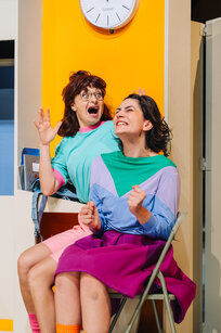 Elena-Maria Knapp (Sandra), Laetitia Toursarkissian (Gabi) | © Amir Kaufmann Elena-Maria Knapp (Sandra), Laetitia Toursarkissian (Gabi) | © Amir Kaufmann