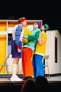 Raphael Kübler (Zickzack), Hans Danner (Eberhard), Frederick Redavid (Franz) | © Amir Kaufmann Raphael Kübler (Zickzack), Hans Danner (Eberhard), Frederick Redavid (Franz) | © Amir Kaufmann